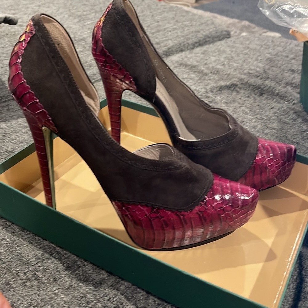 WOMENS PLATFORM PUMPS BY LISA FOR DONALD J. PLINER